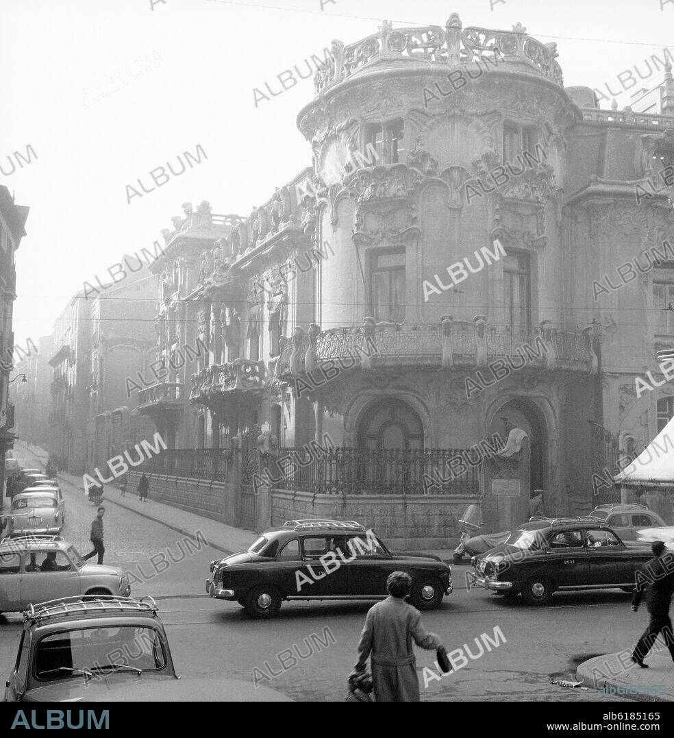 JOSÉ GRASES RIERA. PALACIO LONGORIA SEDE DE LA SOCIEDAD GENERAL DE AUTORES - 1902 - ARQUITECTURA MODERNISTA - FOTOGRAFIA EN BLANCO Y NEGRO - AÑOS 60.