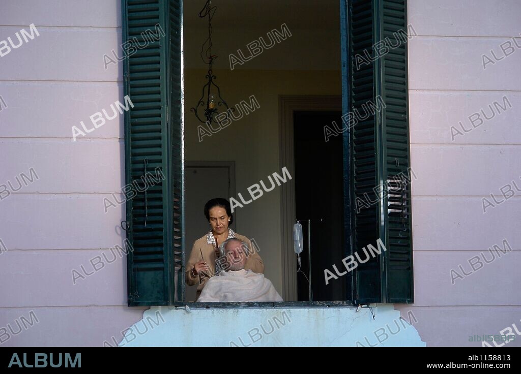 ANTONIO LARRETA y MARIA DEL CARMEN JIMENEZ en LA VENTANA, 2008, dirigida por CARLOS SORIN. Copyright GUACAMOLE FILMS.
