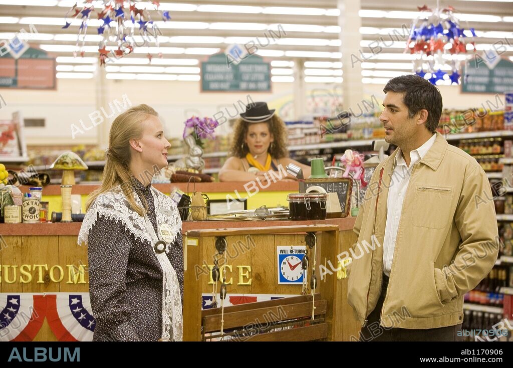 KIRSTEN GRONFIELD and ROBERTA VALDERRAMA in 10 ITEMS OR LESS-TV, 2006, directed by NANCY HOWER. Copyright Somma productions/ Sony Pictures productions.