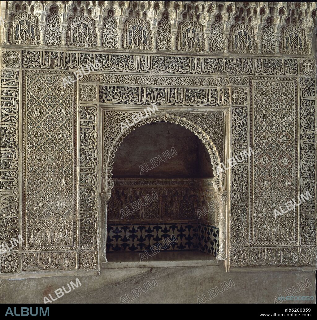 PALACIO DE COMARES - TACA EN EL INTRADOS DEL ARCO DE ACCESO - SIGLO XIV.