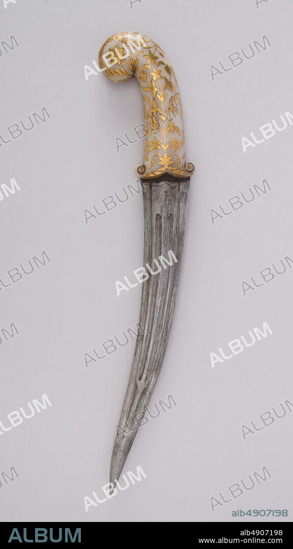 Dagger (Khanjar), Indian, Mughal or Deccan, 19th century, Indian, Mughal or Deccan, Steel, jade or agate, gold, H. 16 3/8 in. (41.6 cm); H. of blade 11 3/8 in. (28.9 cm); W. 3 3/8 in. (8.6 cm); Wt. 1 lb. 1.7 oz. (501.8 g), Daggers.