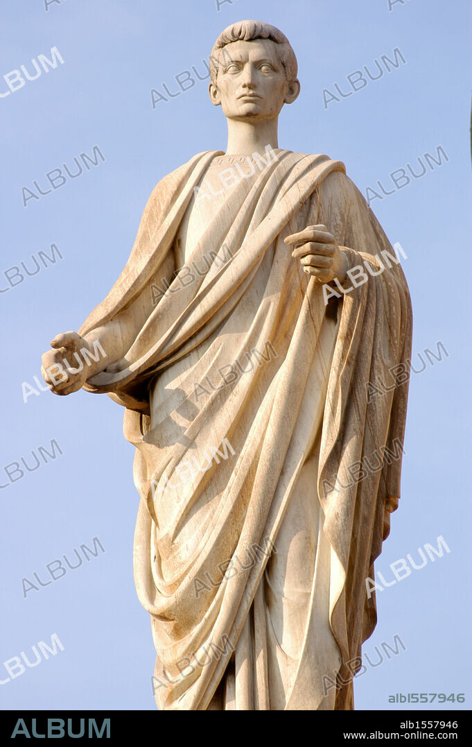 PILATOS, Poncio (siglo I). Gobernador romano de Judea y juez de Jesús. Vitelio le depuso. Algunas leyendas afirman que se convirtió al cristianismo y murió mártir. ESTATUA de PONCIO PILATOS. TARRAGONA. Cataluña.