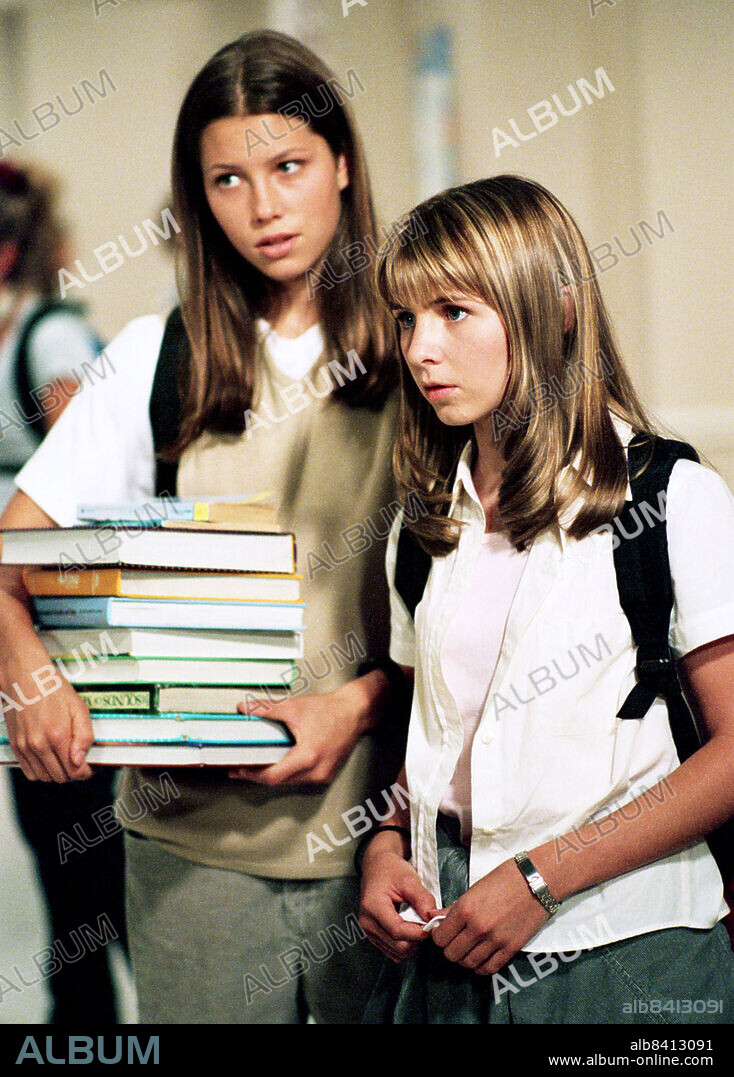 BEVERLEY MITCHELL und JESSICA BIEL in EINE HIMMLISCHE FAMILIE, 1996 (7TH HEAVEN), unter der Regie von BURT BACHARACH und TONY MORDENTE. Copyright Spelling Television.