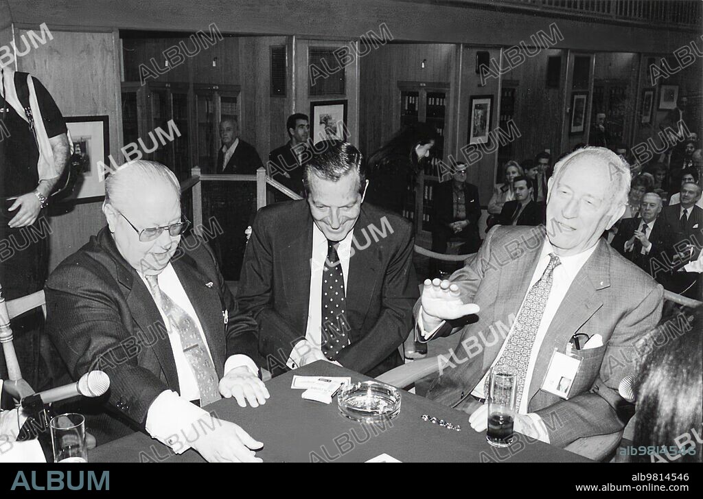 Madrid. 22/05/1997. Campmany, Suárez y Mingote durante la revancha de la partida de mus que se celebró en la Casa de ABC.