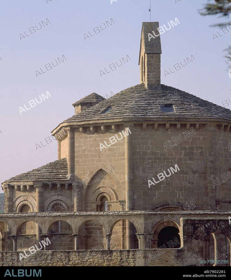 IGLESIA DE PLANTA POLIGONAL - ROMANICO - S XII.