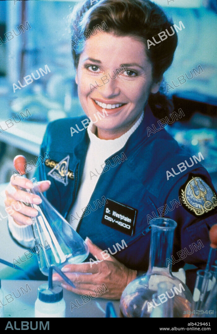 STEPHANIE BEACHAM in SEAQUEST DSV-TV, 1993. Copyright AMBLIN/UNIVERSAL.