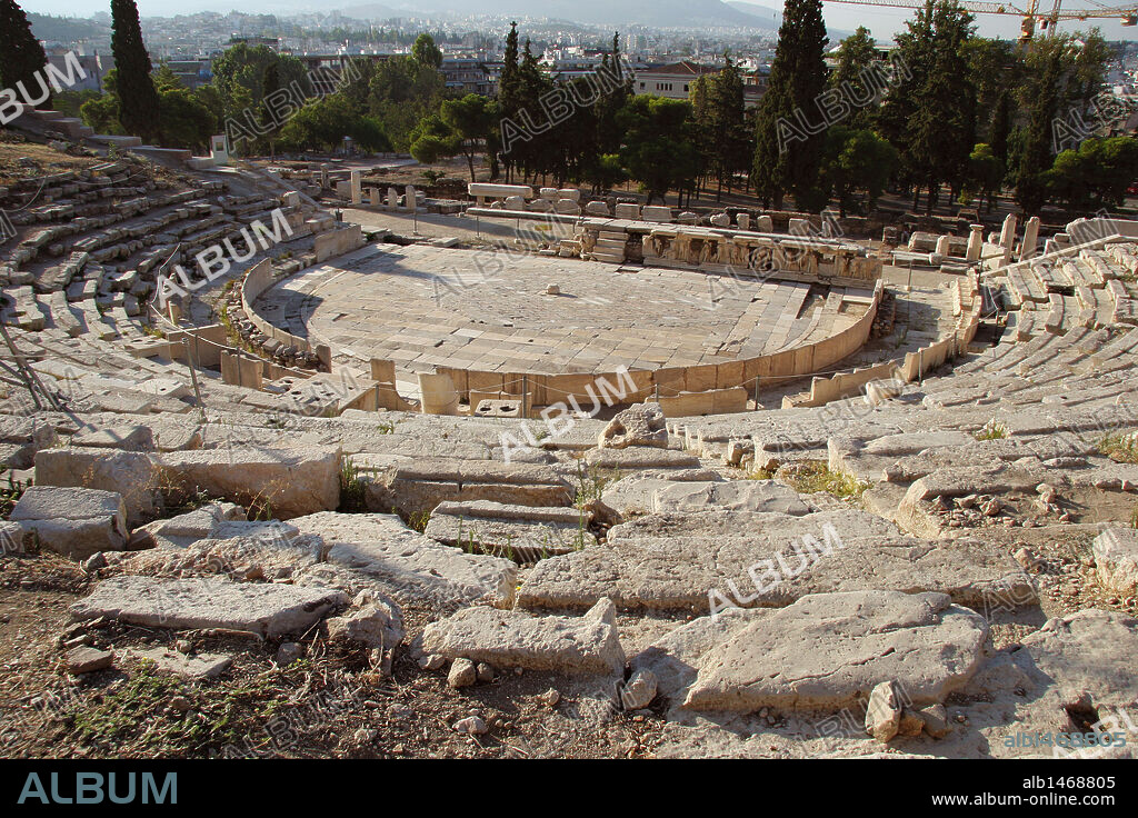 ARTE GRIEGO. GRECIA. TEATRO DE DIONISIO. Siglo V a. C. Las gradas y proscenio de madera fueron construidos de nuevo en mármol en el siglo IV a. C. Tenía una capacidad para 17.000 espectadores. Atenas. Grecia.