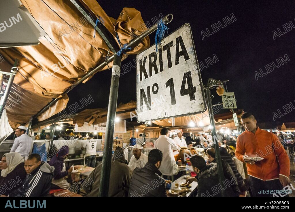 restaurantes callejeros, Plaza Jamaa el Fna, Marrakech, Marruecos, norte de Africa, continente africano.