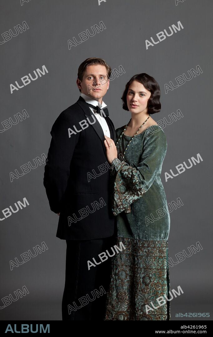 ALLEN LEECH and JESSICA BROWN FINDLAY in DOWNTON ABBEY, 2010, directed by JULIAN FELLOWES. Copyright CARNIVAL FILMS. Season 3.