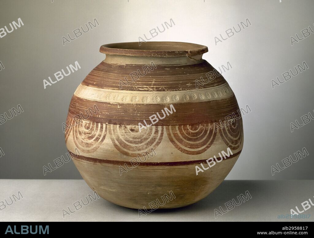Vasija de cerámica ibérica con decoración geométrica, utilizada como urna funeraria. Fechada en el siglo III a. C. Procede de la Necrópolis de Tutugi, Galera, provincia de Granada (Andalucía). Museo Arqueológico Nacional. Madrid. España.