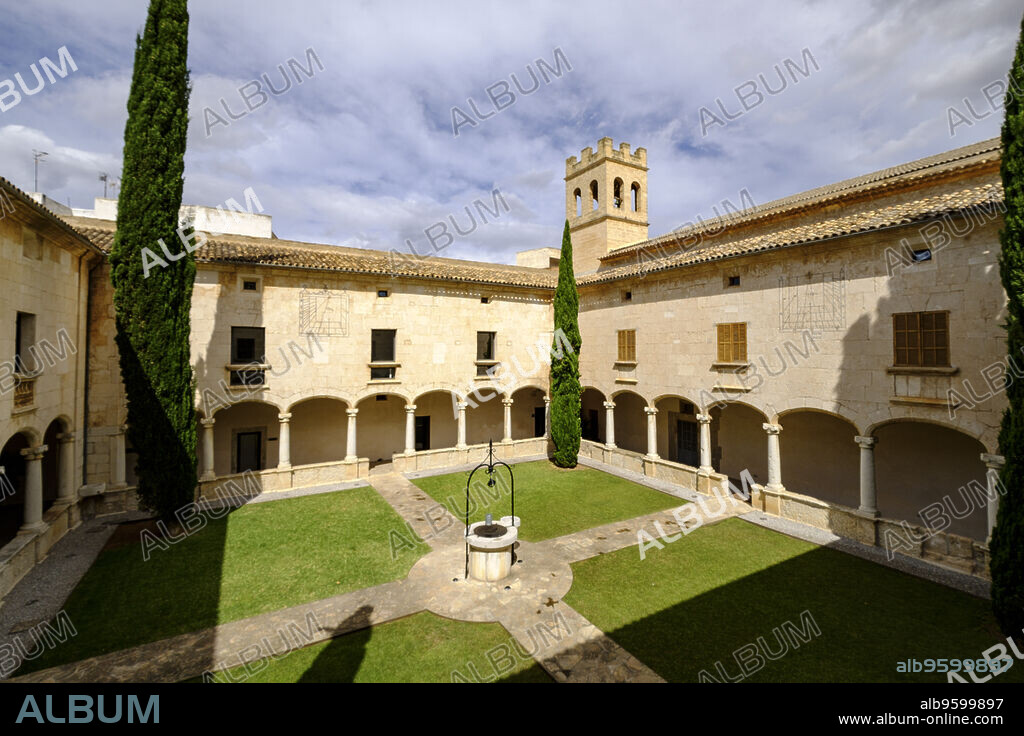 claustro de Santo Domingo, 1730, Inca, Mallorca, balearic islands, spain, europe.
