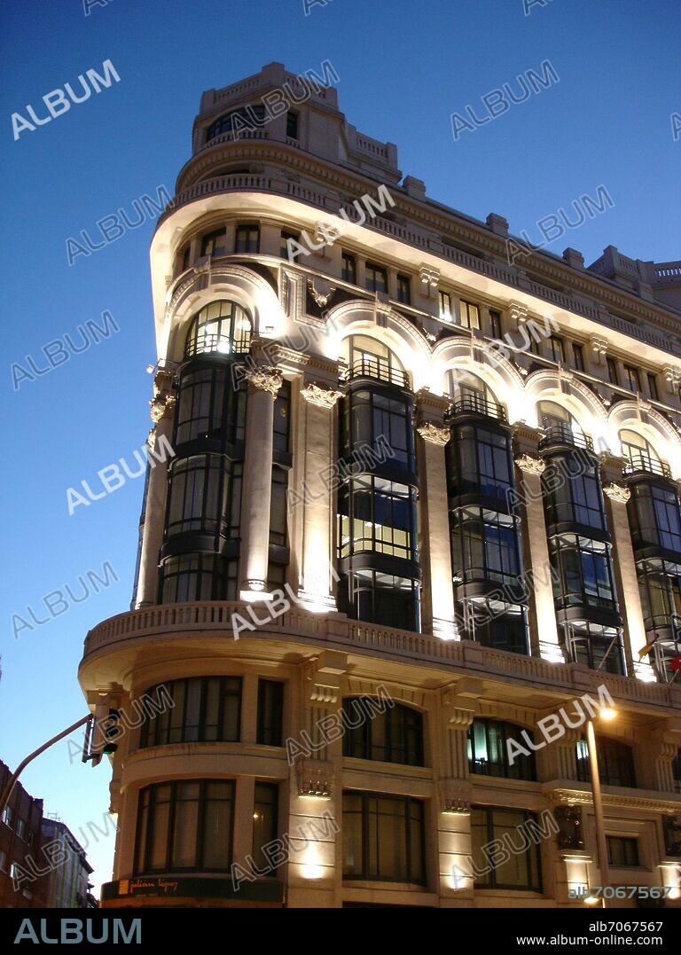 ANTONIO PALACIOS RAMILO (1876-1945). CASA MATESANZ REALIZADA EN 1921 SITUADA EN LA CALLE GRAN VIA ESQUINA A TRES CRUCES.