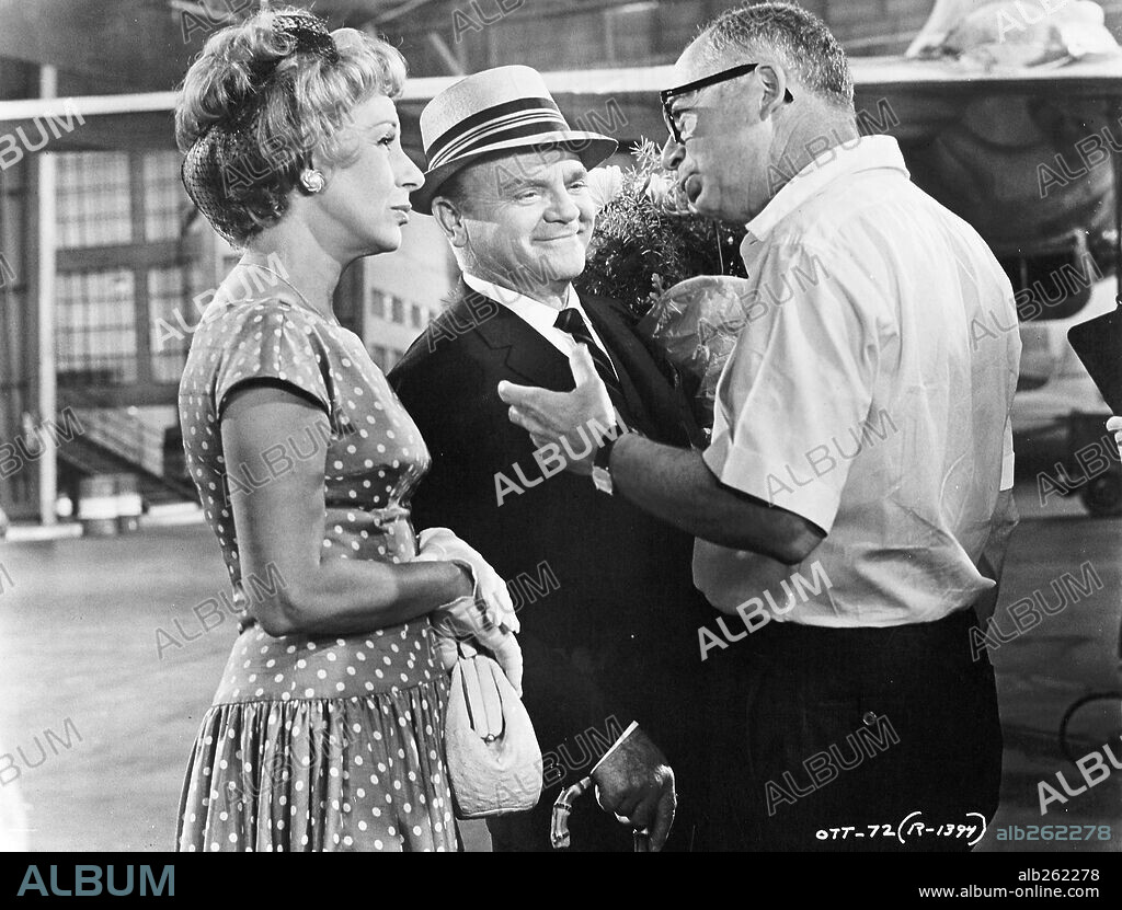 BILLY WILDER and JAMES CAGNEY in ONE, TWO, THREE, 1961, directed by BILLY WILDER. Copyright MIRISCH/UNITED ARTISTS.