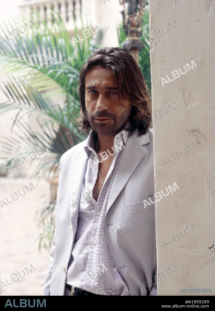 JORDI MOLLA en DOS POLICÍAS REBELDES II, 2003 (BAD BOYS II), dirigida por MICHAEL BAY. Copyright COLUMBIA PICTURES.