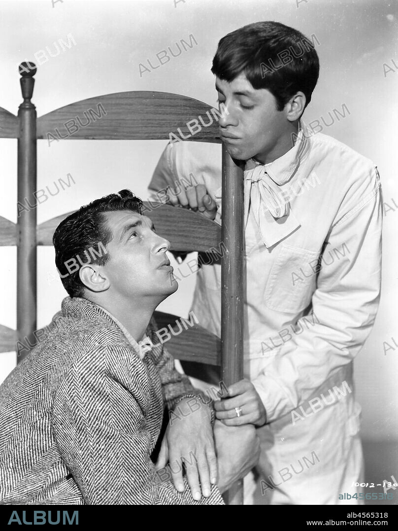 DEAN MARTIN y JERRY LEWIS en IRMA LA ENCANTADORA, 1949 (MY FRIEND IRMA), dirigida por GEORGE MARSHALL. Copyright PARAMOUNT PICTURES.