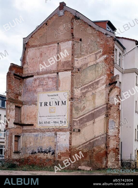 Leipzig, Landsberger Str./. Abriss-Giebel, Abbruchhaus Filmsize: 6 × 7 cm.