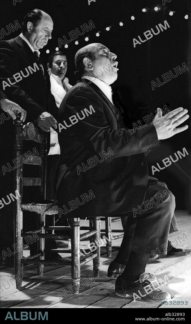 Los cantaores Curro Mairena y Antonio Mairena en una actuación.