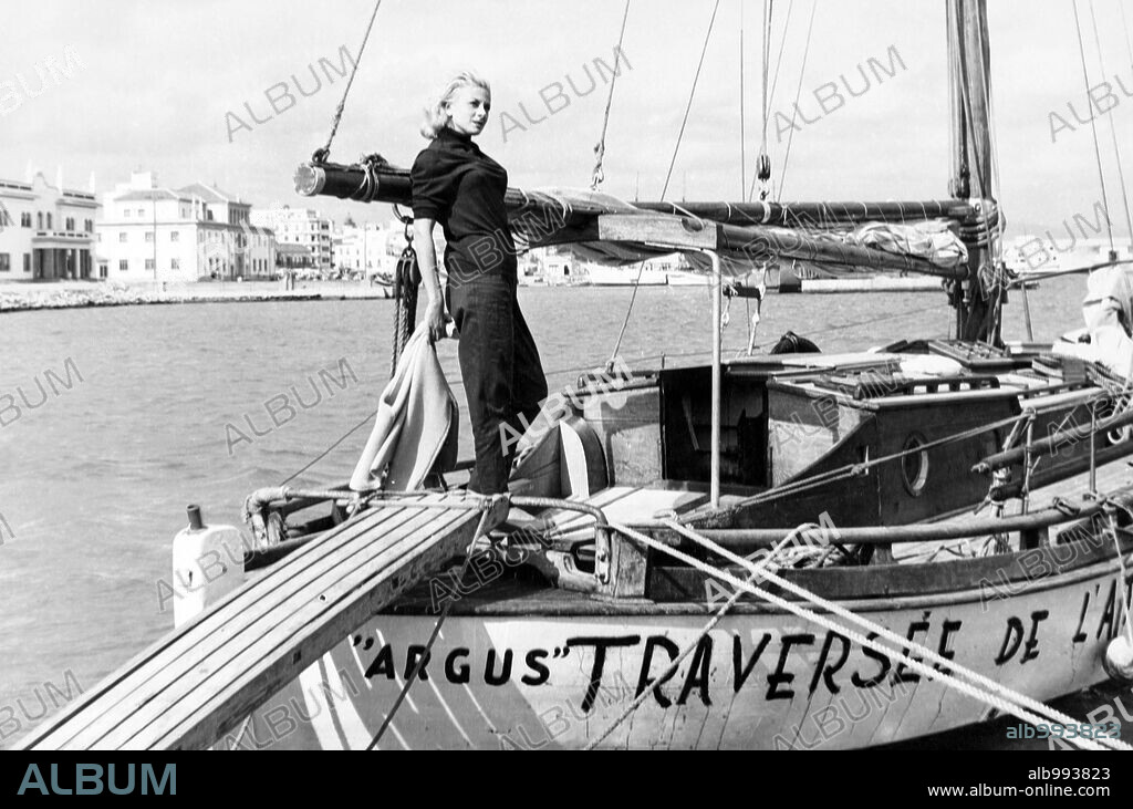 SANDRA MILO en DANAE, 1957 (LA DONNA CHE VENNE DAL MARE), dirigida por FRANCESCO DE ROBERTIS. Copyright COSTELLAZIONE.