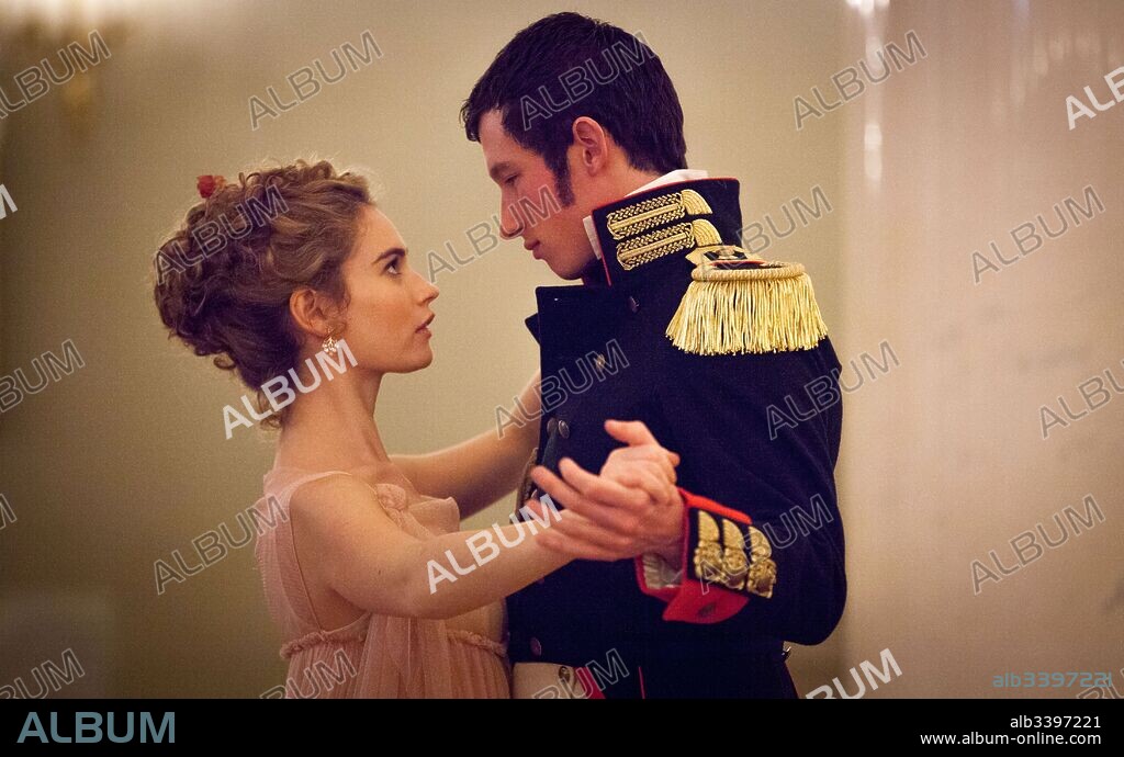 CALLUM TURNER and LILY JAMES in WAR AND PEACE, 2016, directed by TOM HARPER. Copyright BBC CYMRU WALES/BBC WORLWIDE/WEINSTEIN COMPANY, THE.