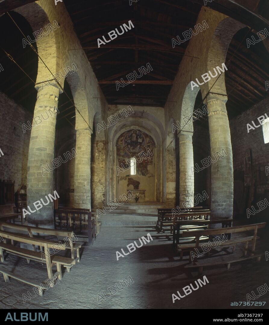 INTERIOR DE LA IGLESIA DE SAN CLEMENTE DE TAULL - SIGLO XII - ROMANICO ESPAÑOL.