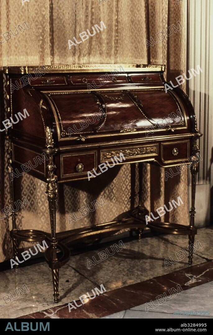 Anónimo. Mesa escritorio, estilo Luis XVI.Siglo XVIII.
