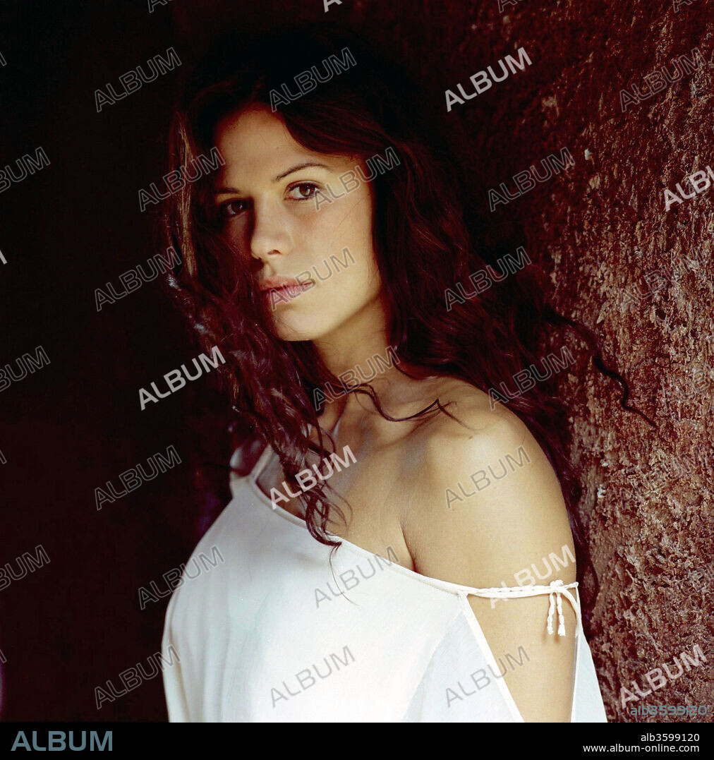 RHONA MITRA en ESPARTACO, 2004 (SPARTACUS), dirigida por ROBERT DORNHELM. Copyright Nimar Studios/USA Network Pictures.