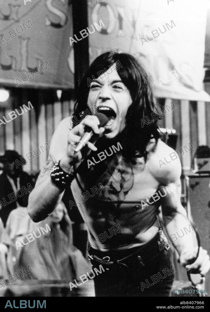 MICK JAGGER en THE ROLLING STONES ROCK AND ROLL CIRCUS, 1996, dirigida por MICHAEL LINDSAY-HOGG. Copyright ABKCO Films.