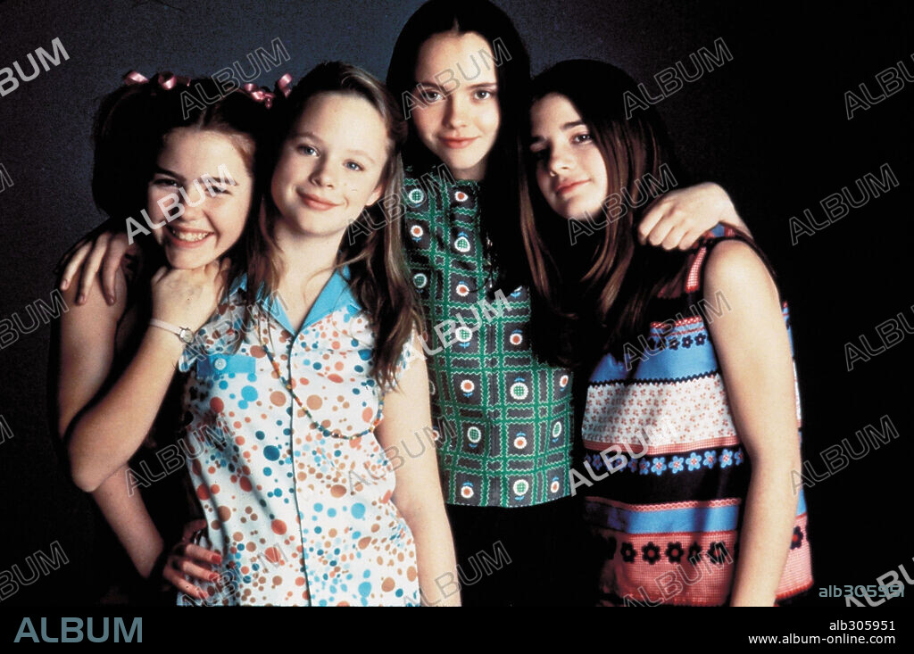 ASHLEIGH ASTON-MOORE, CHRISTINA RICCI, GABY HOFFMANN and THORA BIRCH in NOW AND THEN, 1995, directed by LESLIE LINKA GLATTER. Copyright NEW LINE CINEMA.