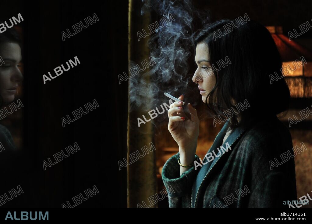 RACHEL WEISZ en THE DEEP BLUE SEA, 2011, dirigida por TERENCE DAVIES. Copyright FILM4/UK FILM COUNCIL.