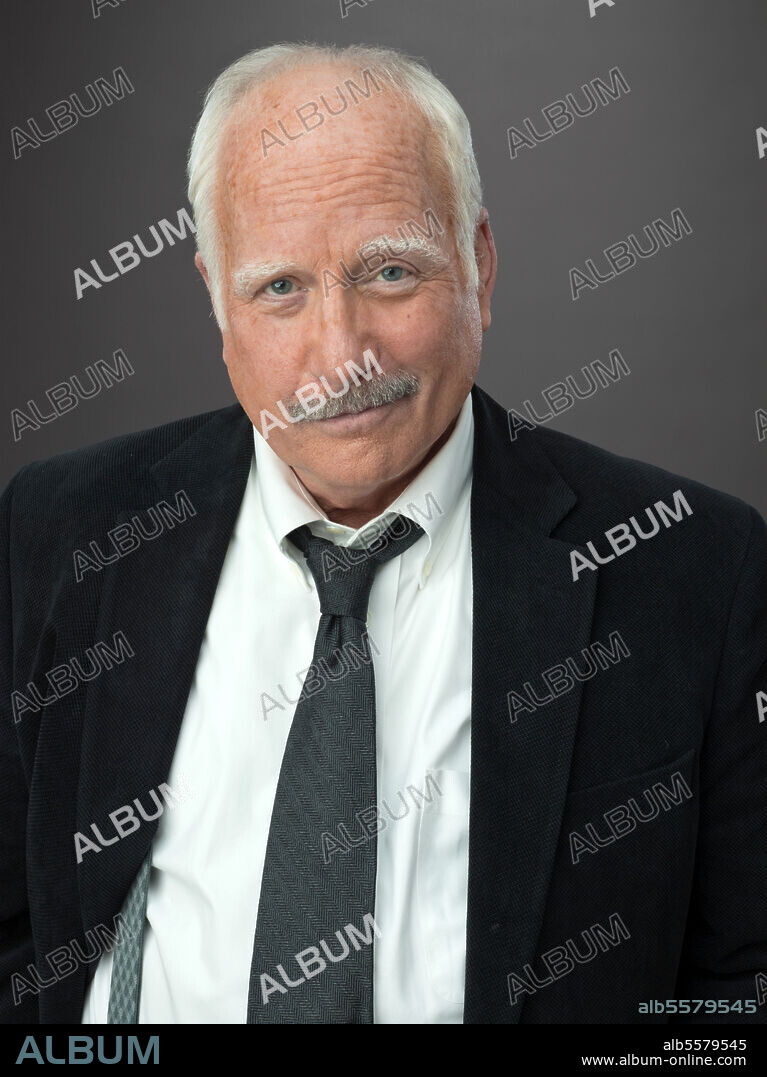 RICHARD DREYFUSS dans COMA, 2012, réalisé par MIKAEL SALOMON. Copyright Sony Pictures Television / Warner Bros. Television.
