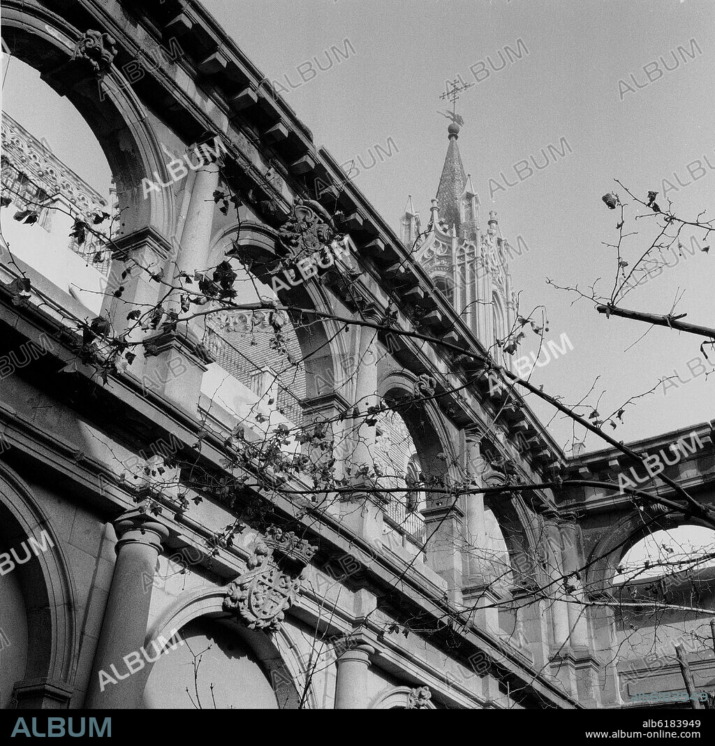 CLAUSTRO DE LA IGLESIA DE SAN JERONIMO EL REAL - SIGLO XVII - FOTO B/N - AÑOS 60 - ACTUAL EJE CENTRAL DE LA AMPLIACION DEL MUSEO DEL PRADO DE MONEO.