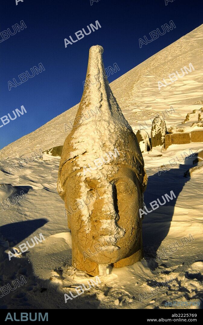 Antioco I Epifanes.Tumulo funerario del rey Antioco I.Terraza Occidental.Monte Nemrut(2150m.).Nemrut Dagi Milli Parki.Anatolia Sudoriental.Turquia.