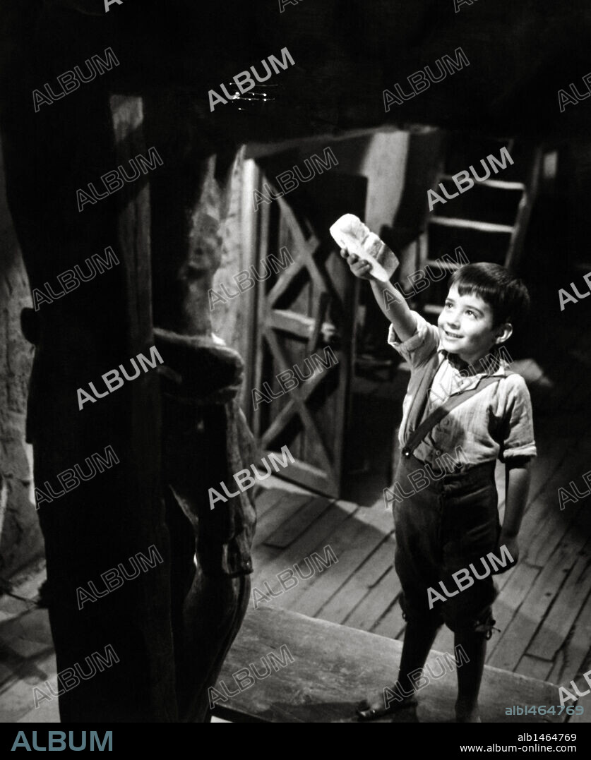 Pablito Calvo en un fotograma de la película "MARCELINO PAN Y VINO", dirigida en 1955 por Ladislao Vajda. España.