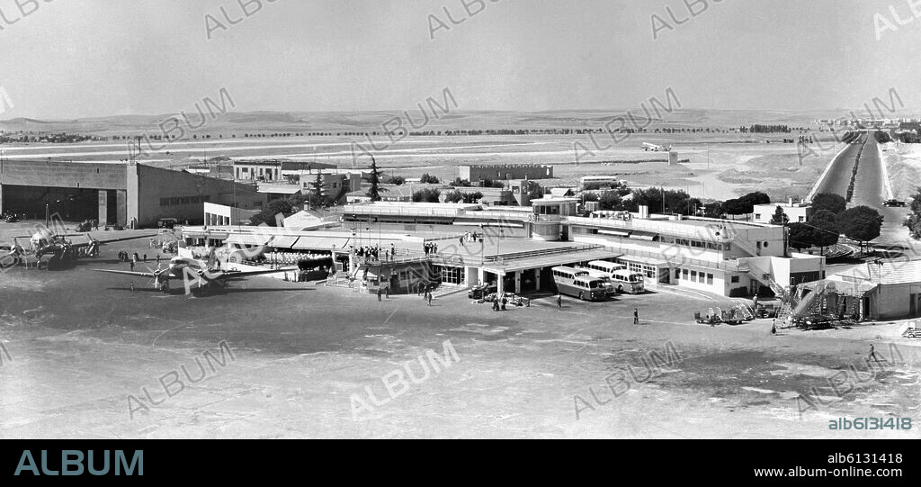 FOTOGRAFIA EN B/N - TERMINAL DEL AEROPUERTO DE BARAJAS - AÑO 1959 - COLOR Nº 917.