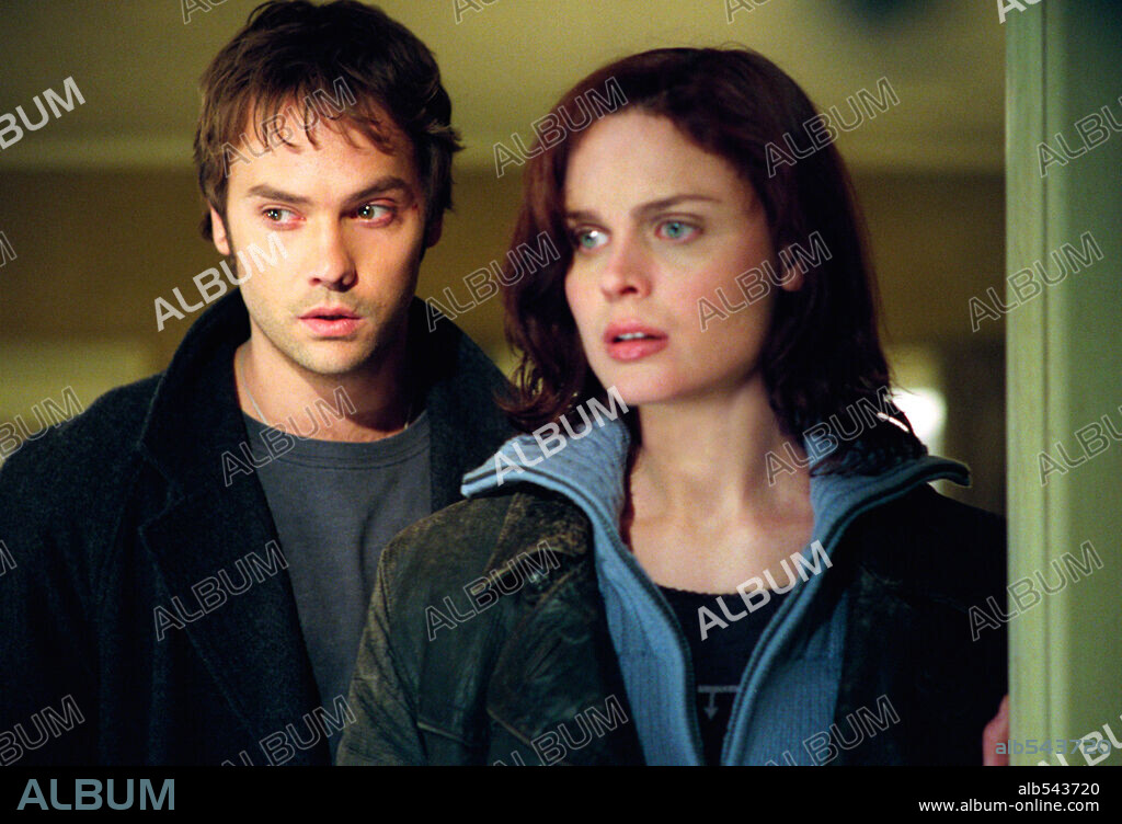 BARRY WATSON and EMILY DESCHANEL in BOOGEYMAN, 2005, directed by STEPHEN T. KAY. Copyright GHOST HOUSE PICTURES.