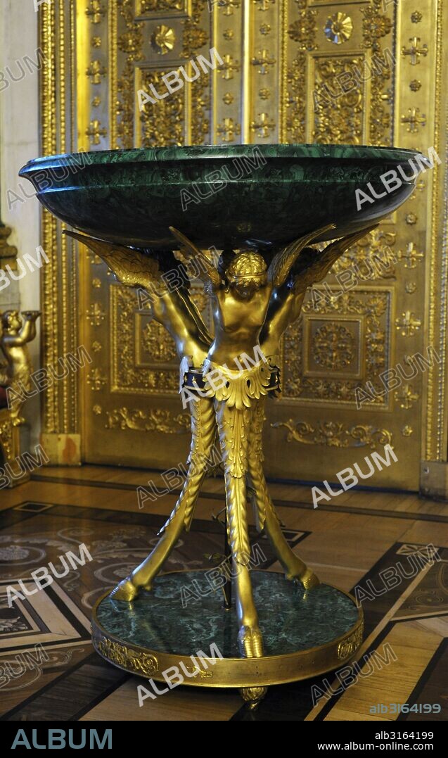 Museo del Hermitage (The State Hermitage Museum). Sala de Malaquita. Obra de Alexander Briulov, hacia 1830. Detalle de una urna de malaquita. San Petersburgo. Rusia.