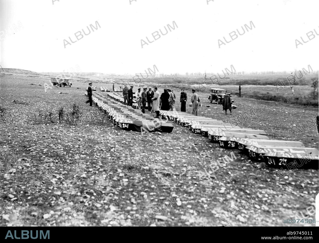 15 diciembre 1939. Identificación de Cadáveres de la Guerra Civil, en el cementerio de Mártires de torrejón de Ardoz.