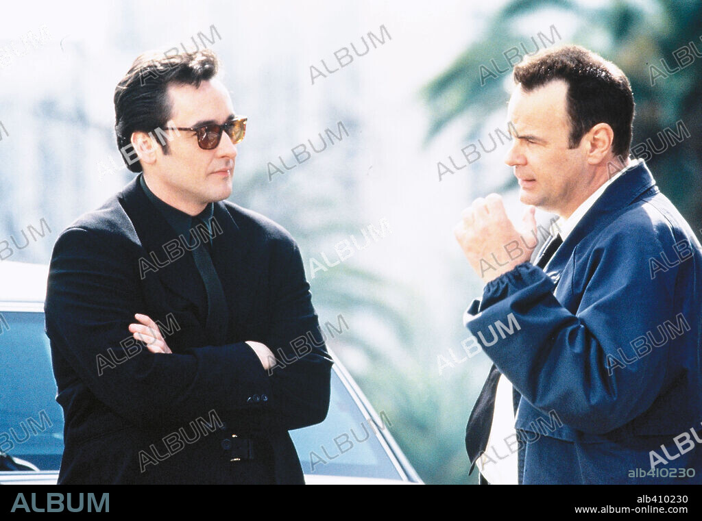 DAN AYKROYD y JOHN CUSACK en UN ASESINO ALGO ESPECIAL, 1997 (GROSSE POINTE BLANK), dirigida por GEORGE ARMITAGE. Copyright HOLLYWOOD PICTURES / GORDON, MELINDA SUE.