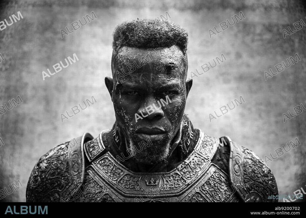 DJIMON HOUNSOU en REBEL MOON PARTE 1: LA NIÑA DEL FUEGO, 2023 (REBEL MOON: A CHILD OF FIRE), dirigida por ZACK SNYDER. Copyright Grand Electric / The Stone Quarry.