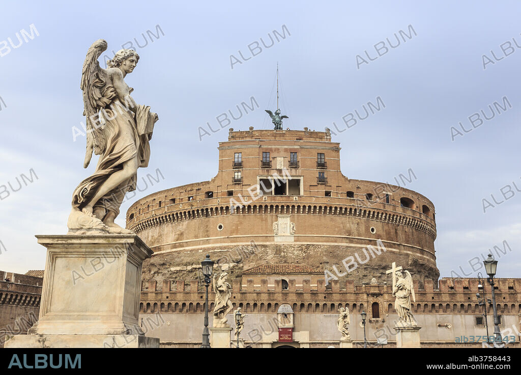 Castel Sant'Angelo (Hadrian's Mausoleum), Vatican area, Historic Centre, Rome, UNESCO World Heritage Site, Lazio, Italy, Europe.