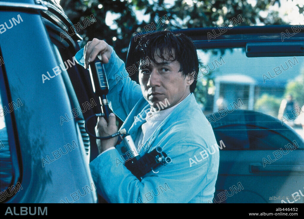 JACKIE CHAN in JACKIE CHAN'S FIRST STRIKE, 1996 (JING CHA GU SHI IV: JIAN DAN REN WU), directed by STANLEY TONG. Copyright NEW LINE CINEMA.