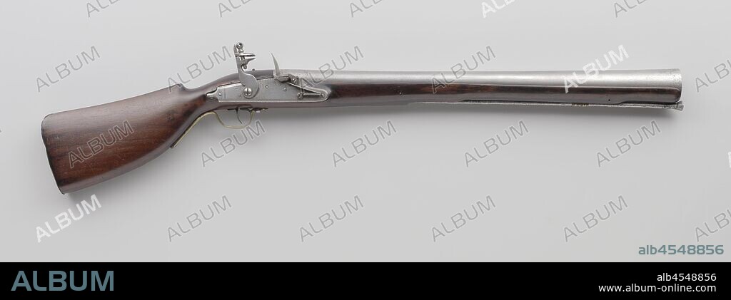 Flint blunderbuss, The barrel has a round cross section and becomes wider towards the mouth, on top is the coat of arms of Amsterdam. The flask is marked with a 5. The brass fittings consist of, among other things, the front fork bracket with traces of gilt., anonymous, Amsterdam, 1655 - 1660, brass (alloy), gilding (material), gilding, l 103.7 cm l 85.8 cm d 47.6 mm.