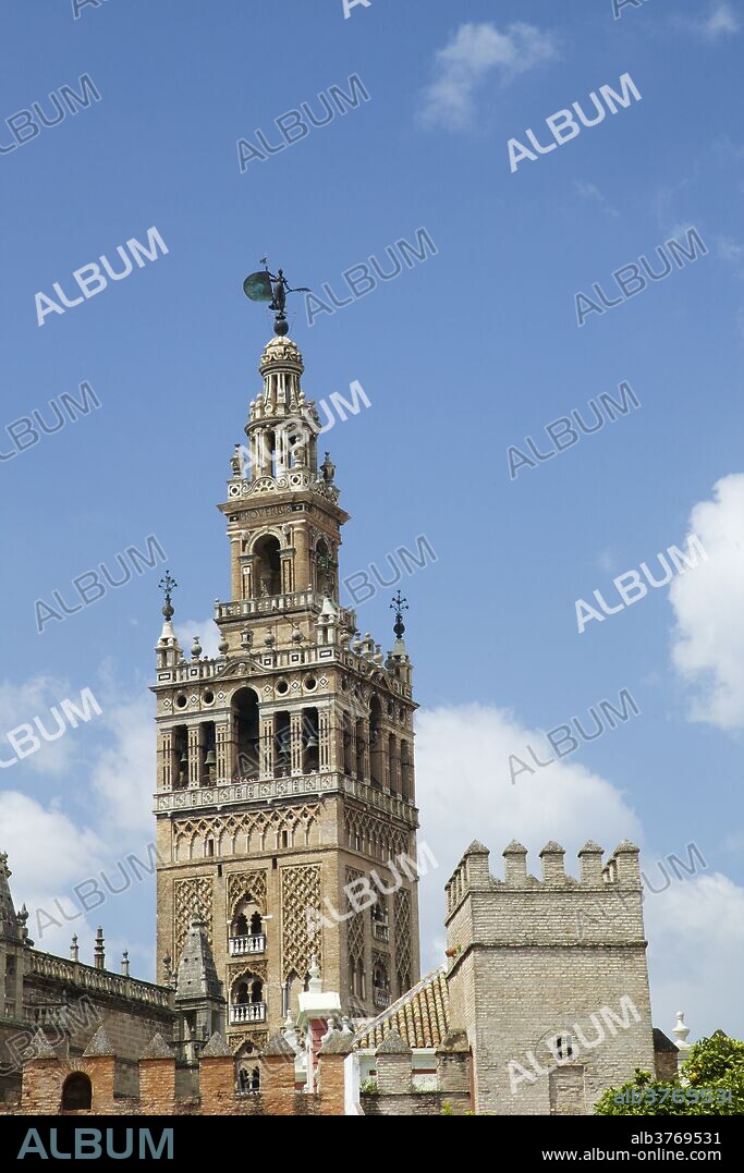 La Giralda, bell tower, Seville Cathedral, UNESCO World Heritage Site, Seville, Andalucia, Spain, Europe.