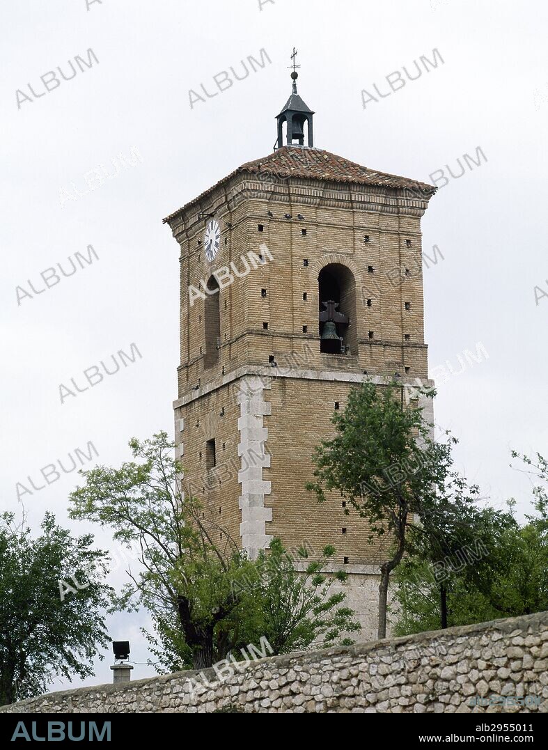 COMUNIDAD DE MADRID. CHINCHON. Vista de la TORRE DEL RELOJ, perteneciente a la antigua parroquia destruida en el año 1809 por las tropas francesas. España.
