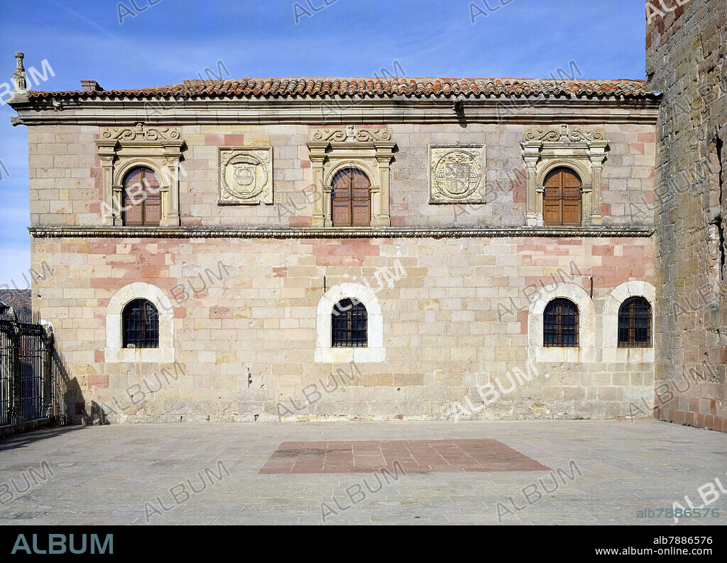 CONTADURIA DEL CABILDO SITUADO EN LA PANDA NORTE DEL ATRIO DE LA CATEDRAL DE SIGÜENZA - SIGLO XVI.