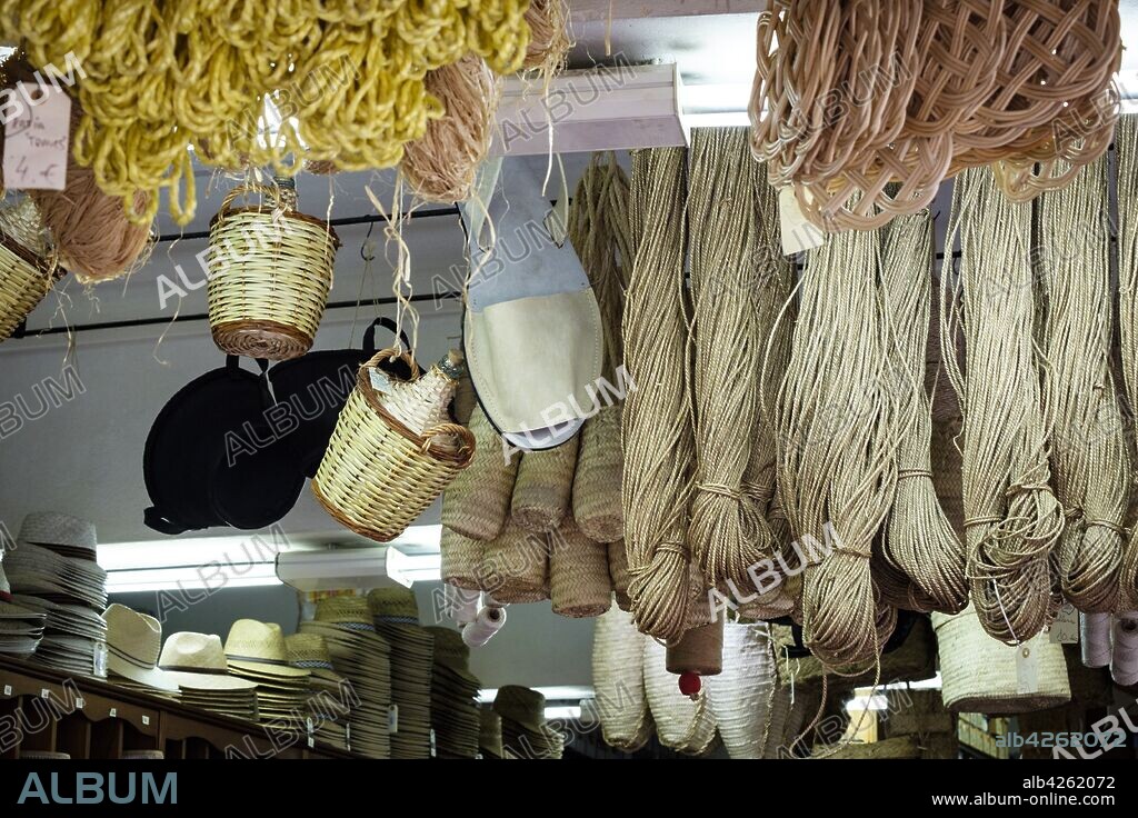 ca´n Garanya, comercio tradicional especializado en mimbre y esparto, Manacor, Mallorca, balearic islands, Spain.