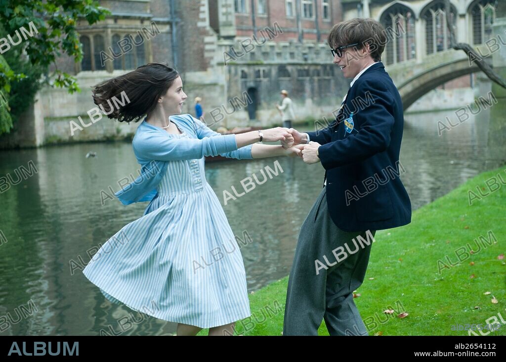 EDDIE REDMAYNE und FELICITY JONES in DIE ENTDECKUNG DER UNENDLICHKEIT, 2014 (THE THEORY OF EVERYTHING), unter der Regie von JAMES MARSH. Copyright WORKING TITLE FILMS.