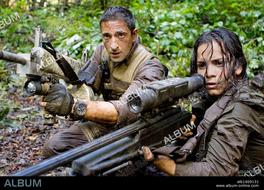 ADRIEN BRODY and ALICE BRAGA in PREDATORS, 2010, directed by NIMROD ANTAL. Copyright 20TH CENTURY FOX/TROUBLEMAKER STUDIOS/DAVIS ENTERTAINEMT / TORRES, RICO.