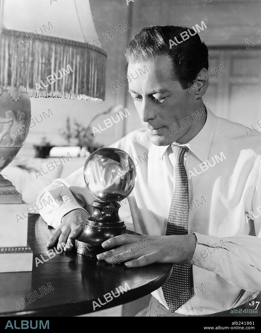 REX HARRISON en UN ESPIRITU BURLON, 1945 (BLITHE SPIRIT), dirigida por DAVID LEAN. Copyright TWO CITIES/CINEGUILD.