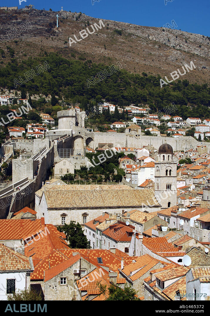 CROACIA. DUBROVNIK. Vista general de la población. En 1979 la ciudad antigua fue declarada Patrimonio de la Humanidad por la Unesco.